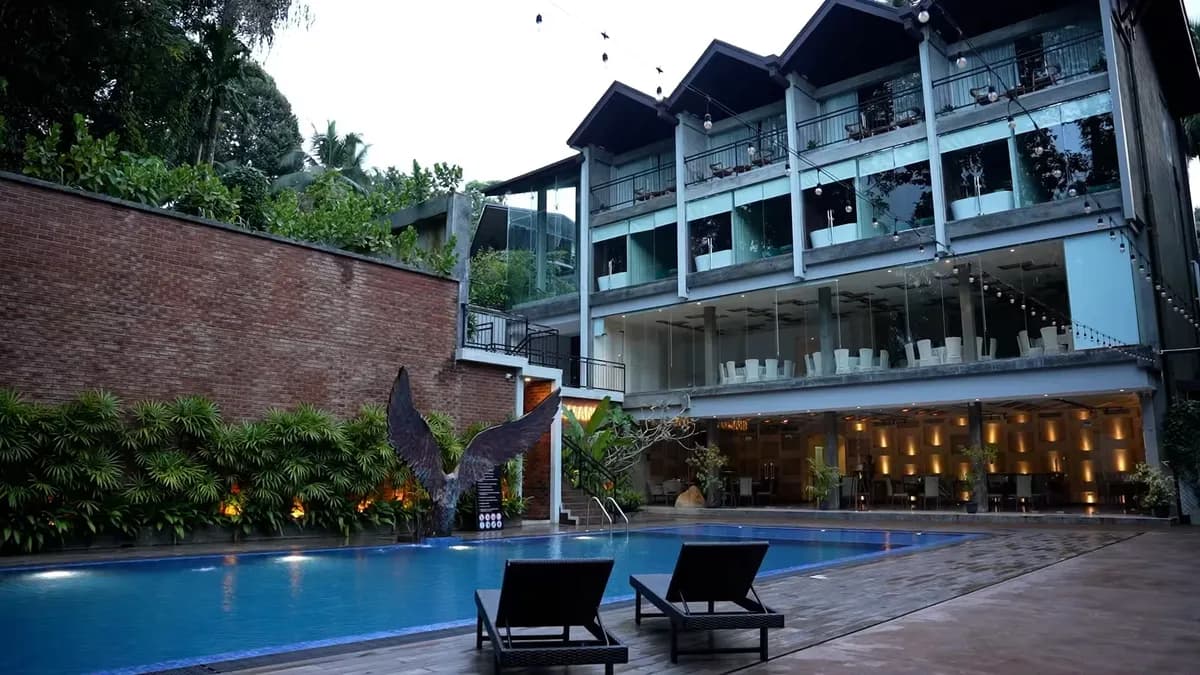 Pool and gardens at Hotel Grand Amanee