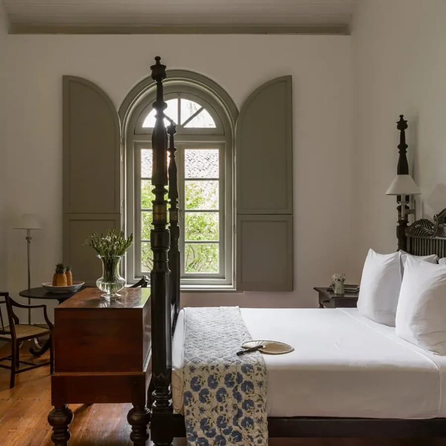Amangalla Bedroom with a four-poster bed and an arched window