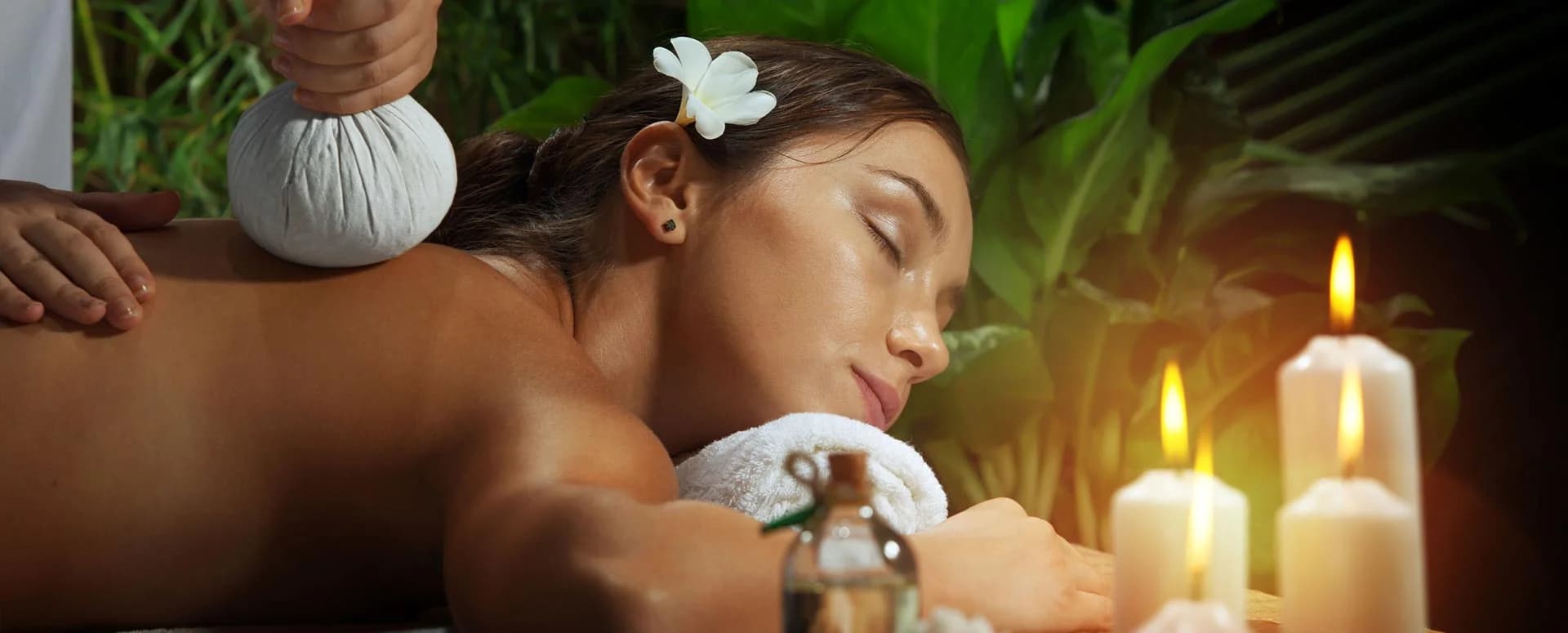 Herbal compress massage at Haritha’s Jungle Spa