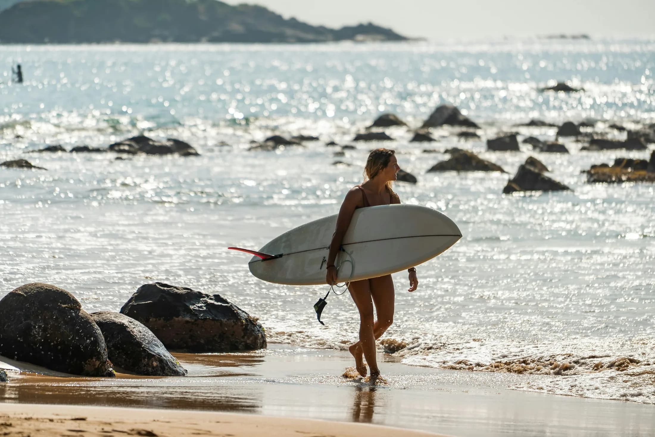 Sunlit rocks and turquoise ocean on Sri Lanka’s southern coast